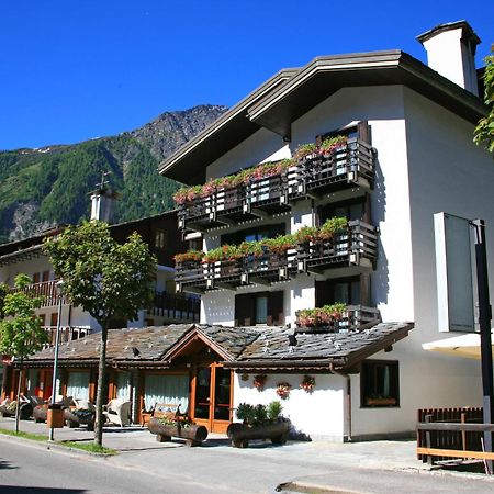 Hotel Les Jumeaux Courmayeur Exterior foto