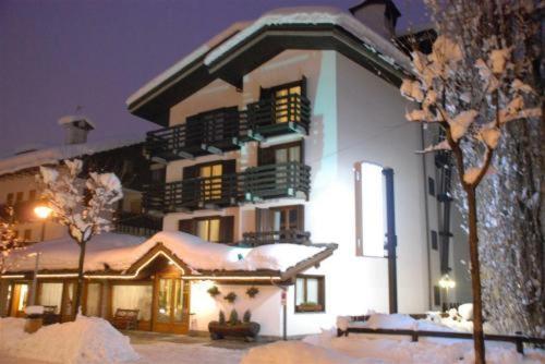 Hotel Les Jumeaux Courmayeur Exterior foto