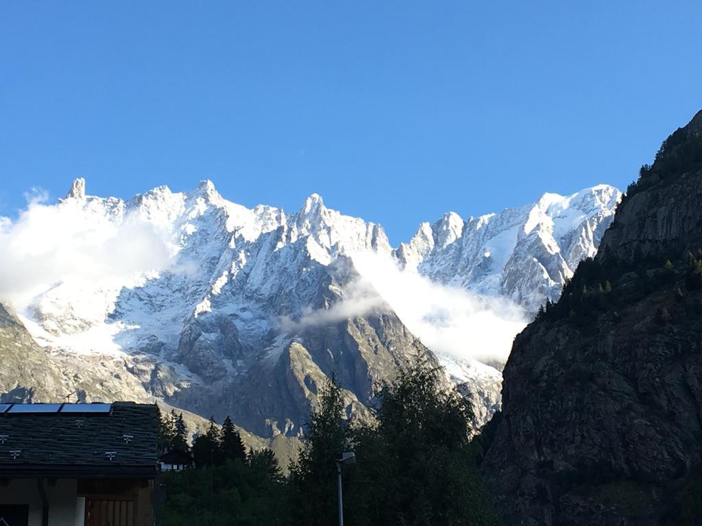 Hotel Les Jumeaux Courmayeur Exterior foto