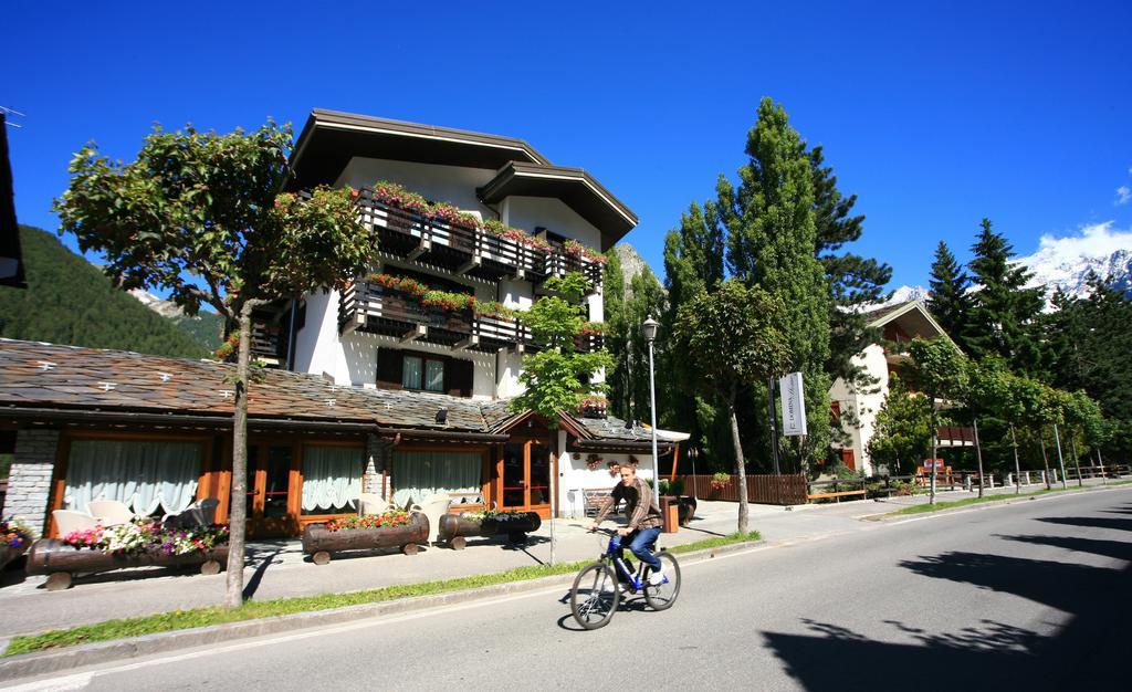 Hotel Les Jumeaux Courmayeur Exterior foto