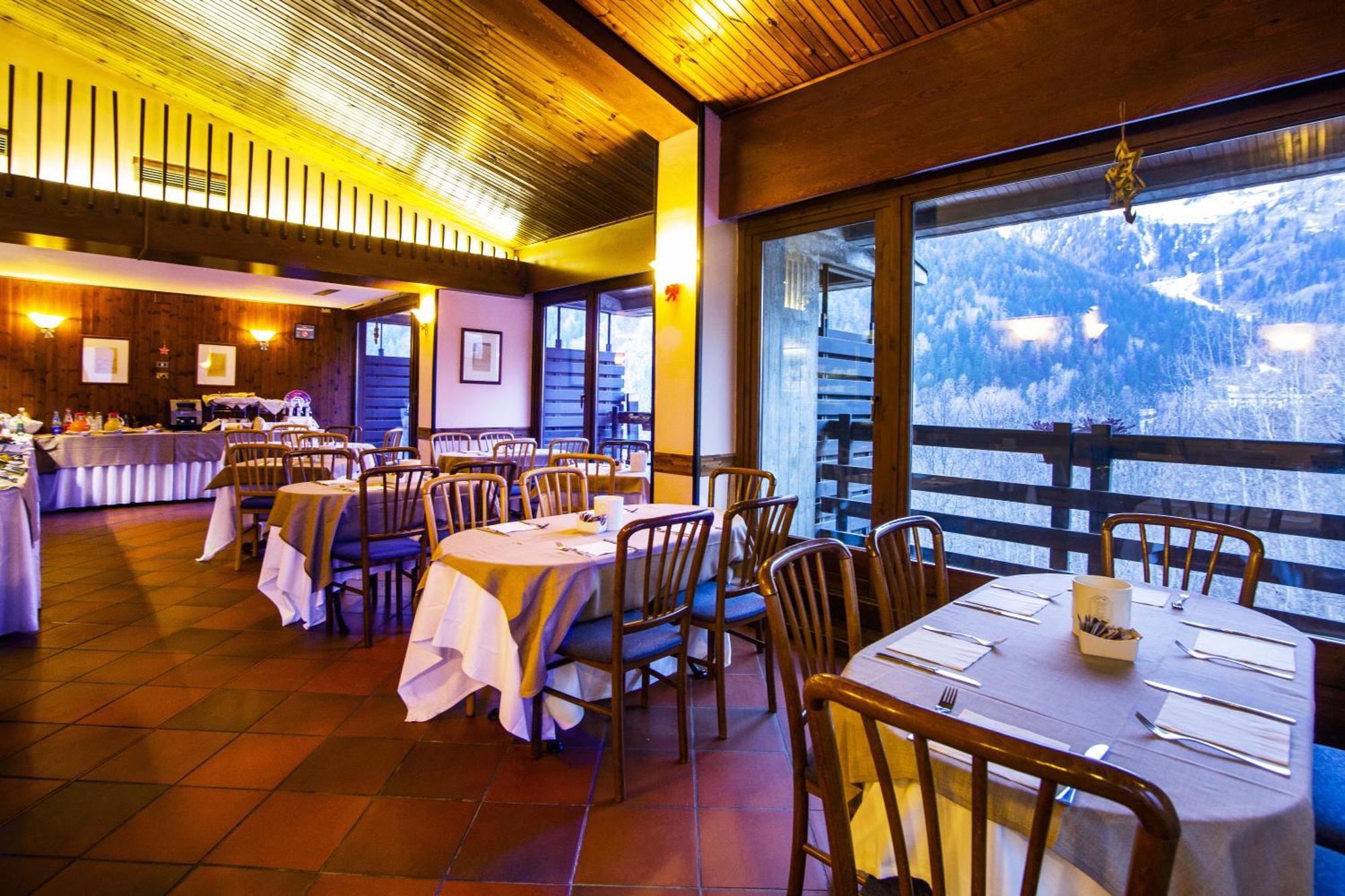 Hotel Les Jumeaux Courmayeur Exterior foto