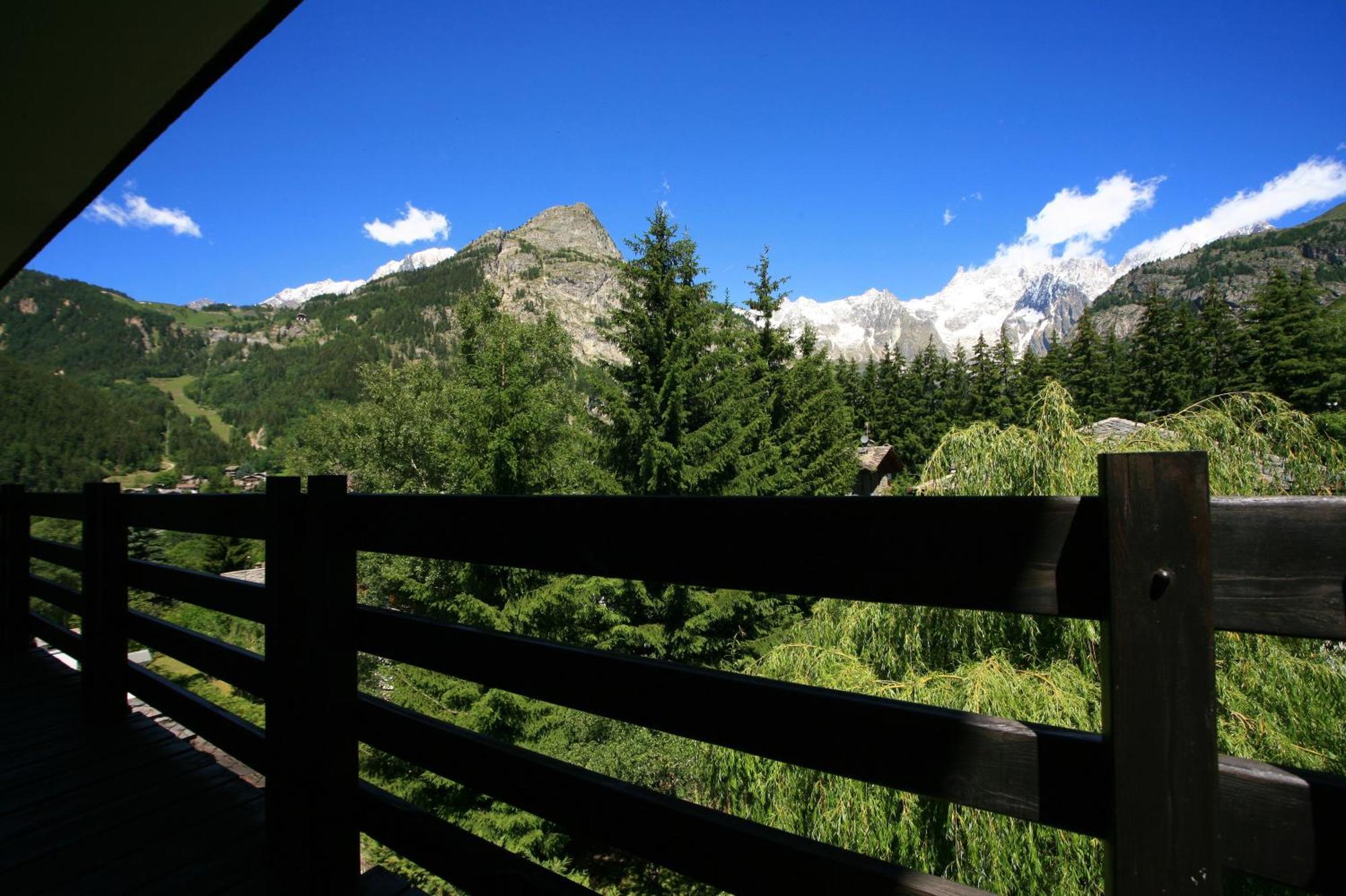 Hotel Les Jumeaux Courmayeur Exterior foto