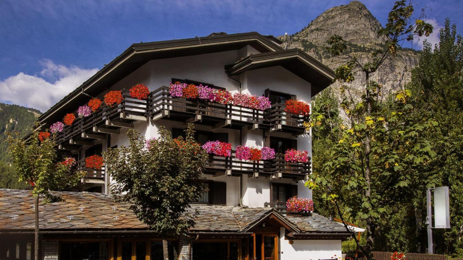 Hotel Les Jumeaux Courmayeur Exterior foto