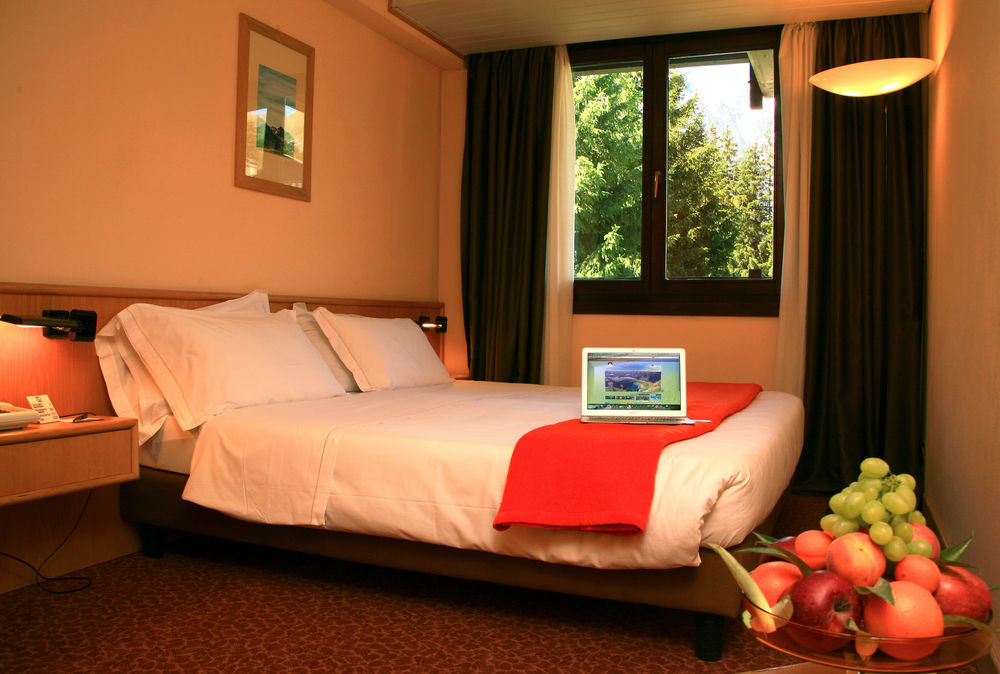 Hotel Les Jumeaux Courmayeur Exterior foto